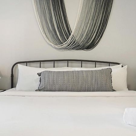 West Campus Accommodations Pool And King Bedrooms أوستن المظهر الخارجي الصورة