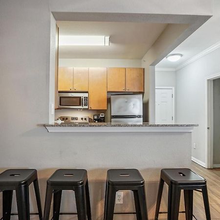 West Campus Accommodations Pool And King Bedrooms أوستن المظهر الخارجي الصورة