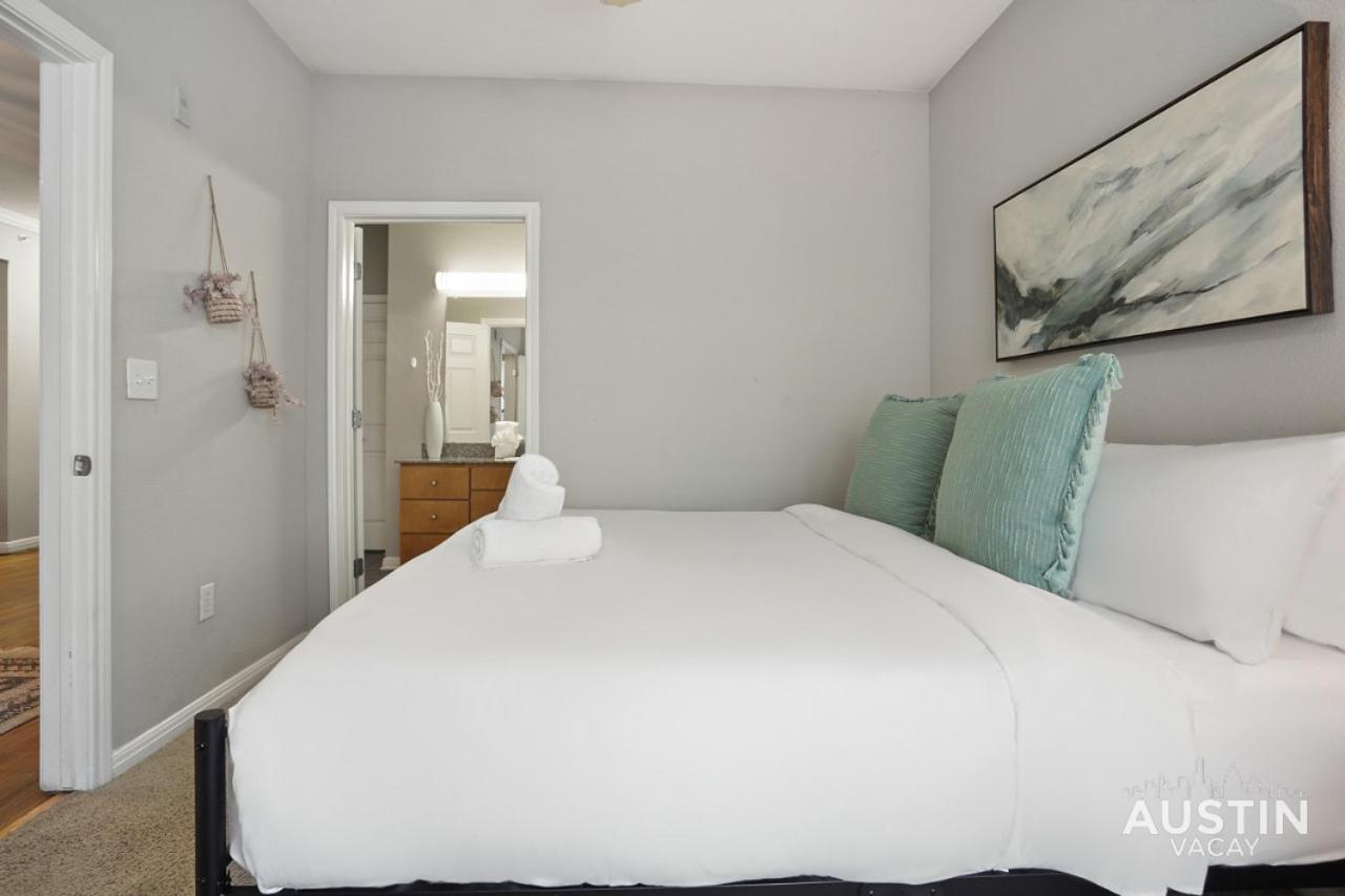 West Campus Accommodations Pool And King Bedrooms أوستن المظهر الخارجي الصورة