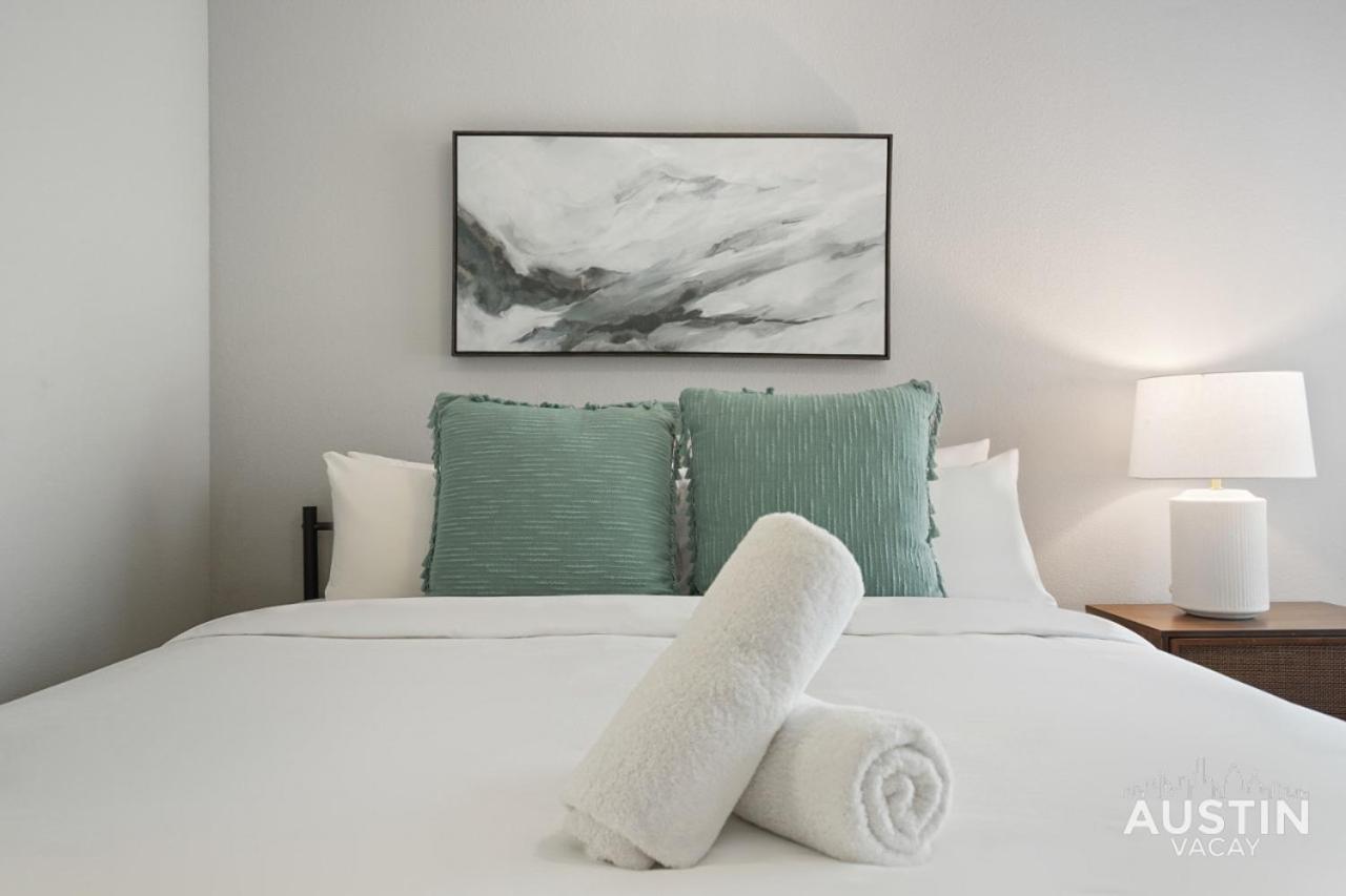 West Campus Accommodations Pool And King Bedrooms أوستن المظهر الخارجي الصورة