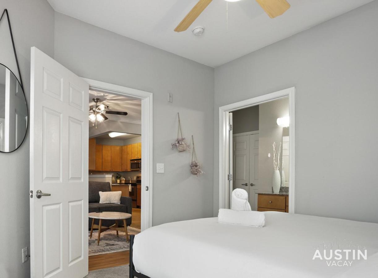 West Campus Accommodations Pool And King Bedrooms أوستن المظهر الخارجي الصورة