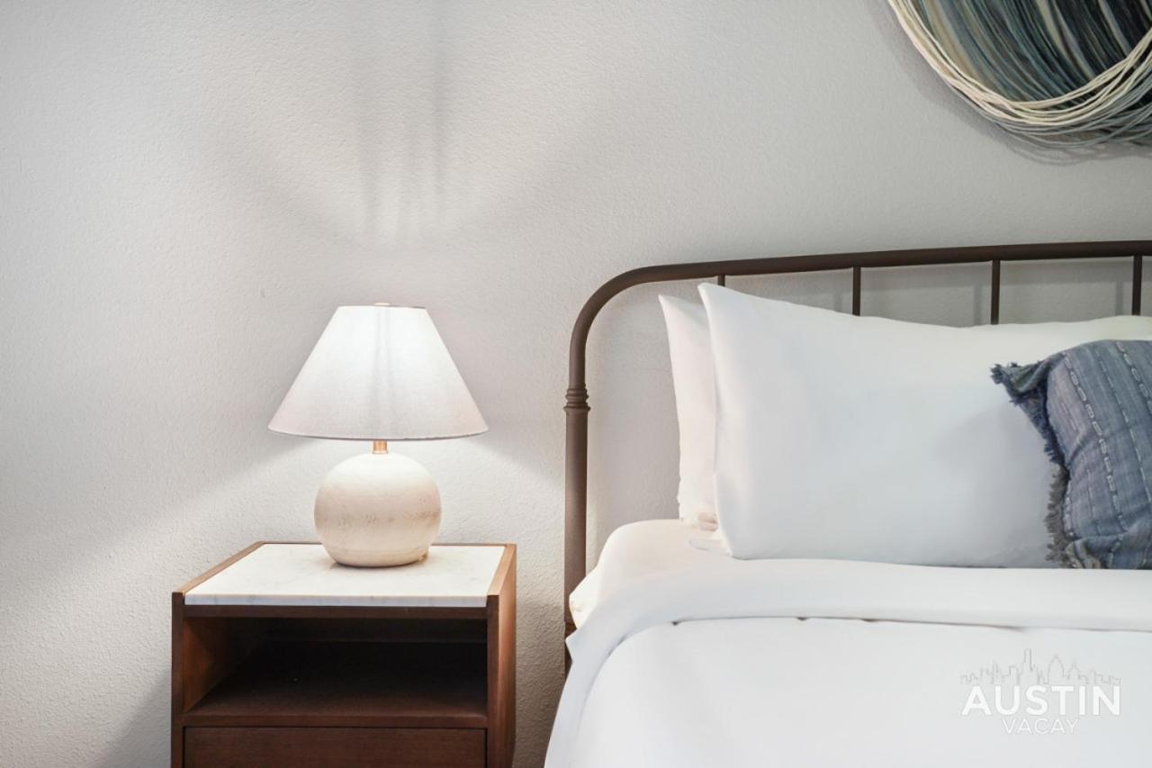 West Campus Accommodations Pool And King Bedrooms أوستن المظهر الخارجي الصورة